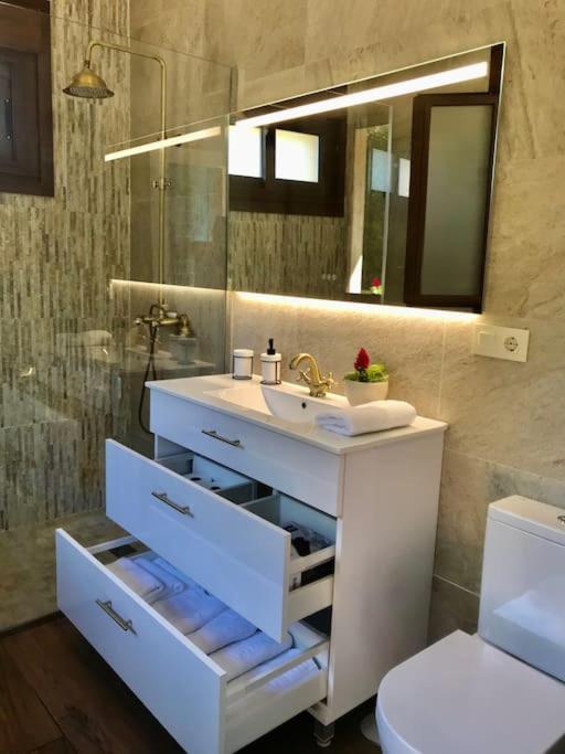 Casa Nueva En Vigo Rural Mos Con Jacuzzi Y Chimenea Para Escapada Romantica 庞特维德拉 外观 照片